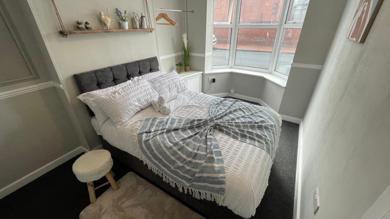 Spacious 6 Bed Home Near City & Albion Stadium Perfect For Contractors! Бирмингам Екстериор снимка