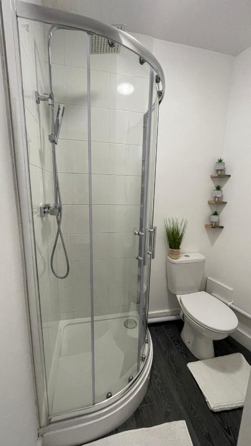 Spacious 6 Bed Home Near City & Albion Stadium Perfect For Contractors! Бирмингам Екстериор снимка